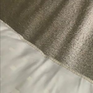 Meet your Posher, Mona